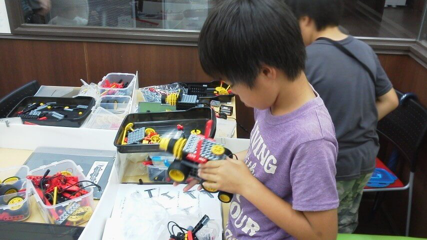 当塾では挨拶、一緒に学ぶ友との関係も良くできるように、同じ時間を楽しく過ごせるようにして行こうと考えています。 