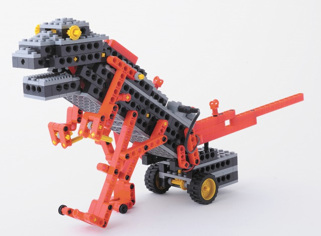 プライマリー、ベーシック、ミドル、アドバンスプログラミング各コースの全てのロボットを監修しました。